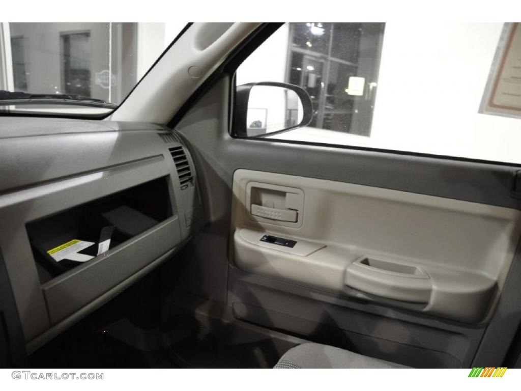 2011 Dakota Big Horn Crew Cab - White Gold Metallic / Dark Khaki/Medium Khaki photo #15