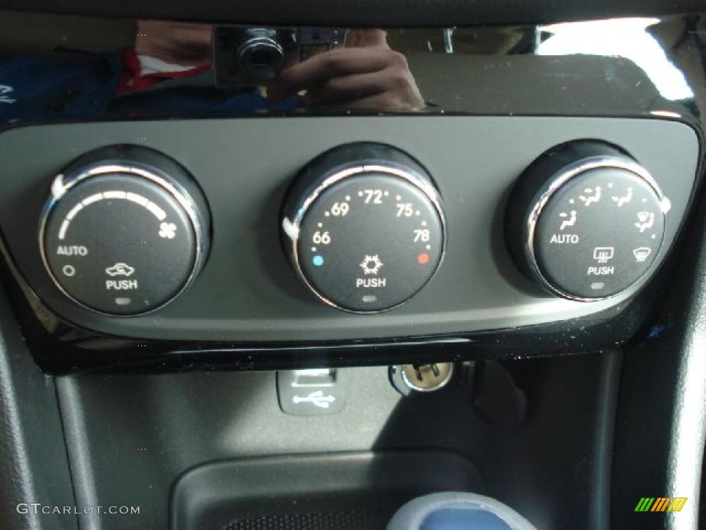 2011 Chrysler 200 Limited Controls Photo #43635500
