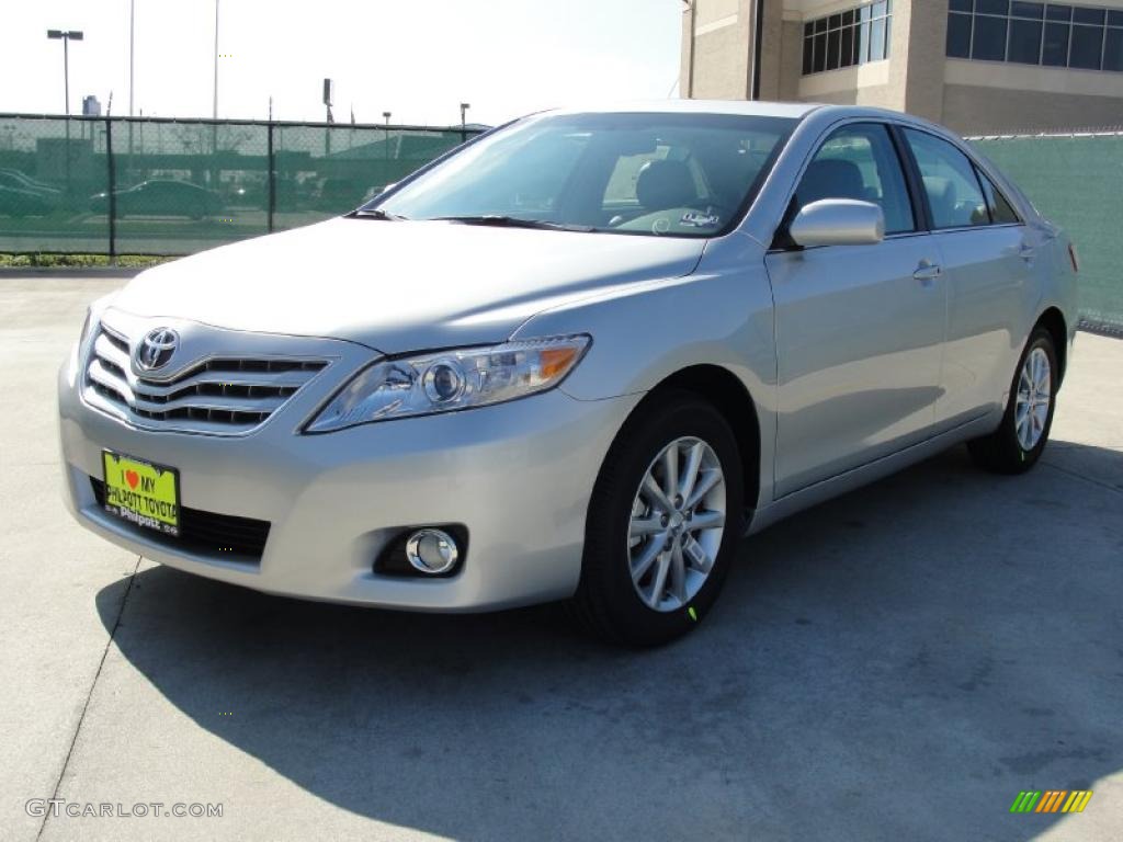 Classic Silver Metallic 2011 Toyota Camry XLE V6 Exterior Photo #43636764