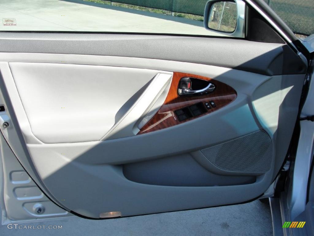 2011 Toyota Camry XLE V6 Ash Door Panel Photo #43636952