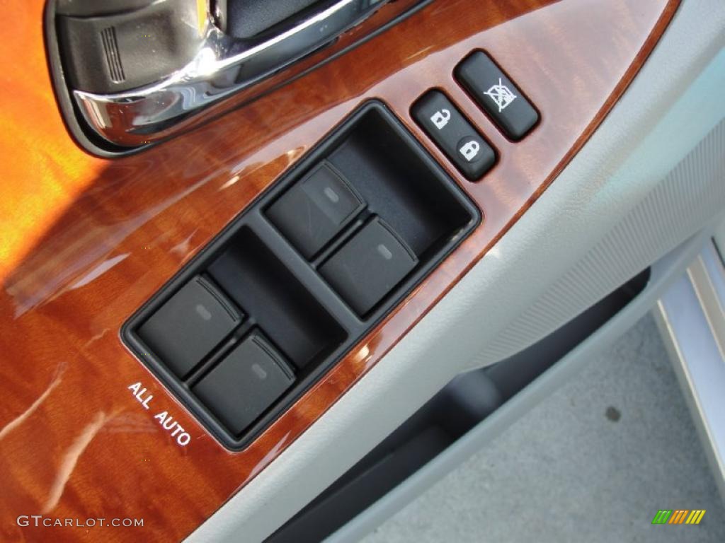 2011 Toyota Camry XLE V6 Controls Photo #43636964
