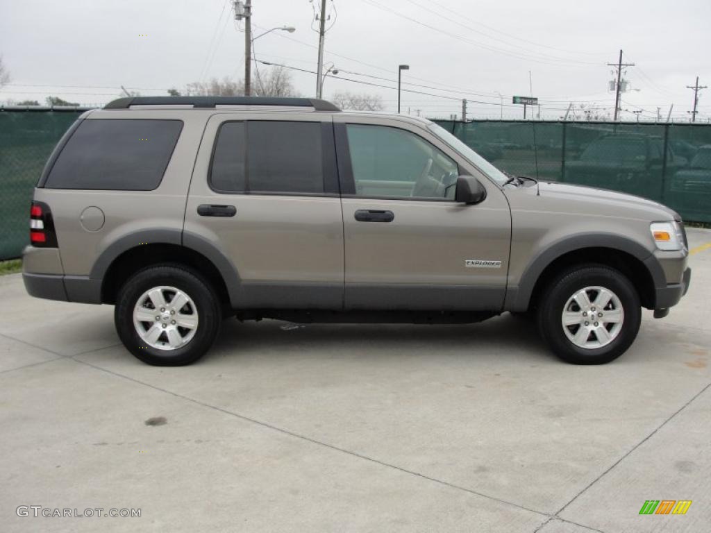 2006 Explorer XLT - Mineral Grey Metallic / Camel photo #2