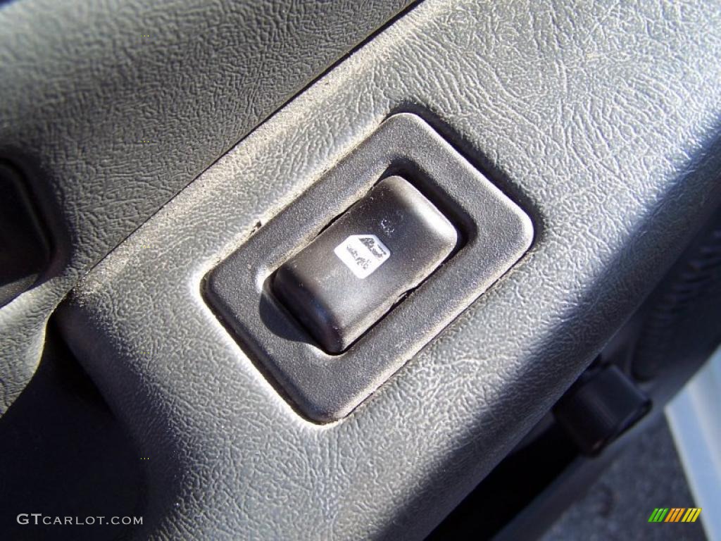 2003 Silverado 1500 Regular Cab - Summit White / Dark Charcoal photo #22