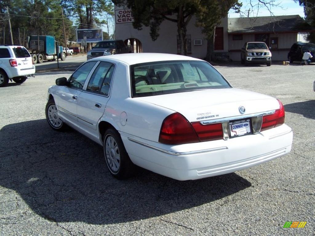 2004 Grand Marquis GS - Vibrant White / Medium Parchment photo #7