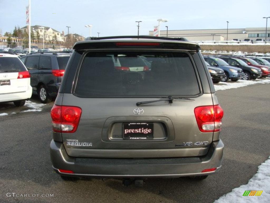2007 Sequoia Limited 4WD - Phantom Gray Pearl / Light Charcoal photo #5