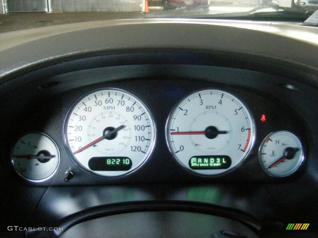 2005 Chrysler Town & Country Limited Gauges Photo #43642900