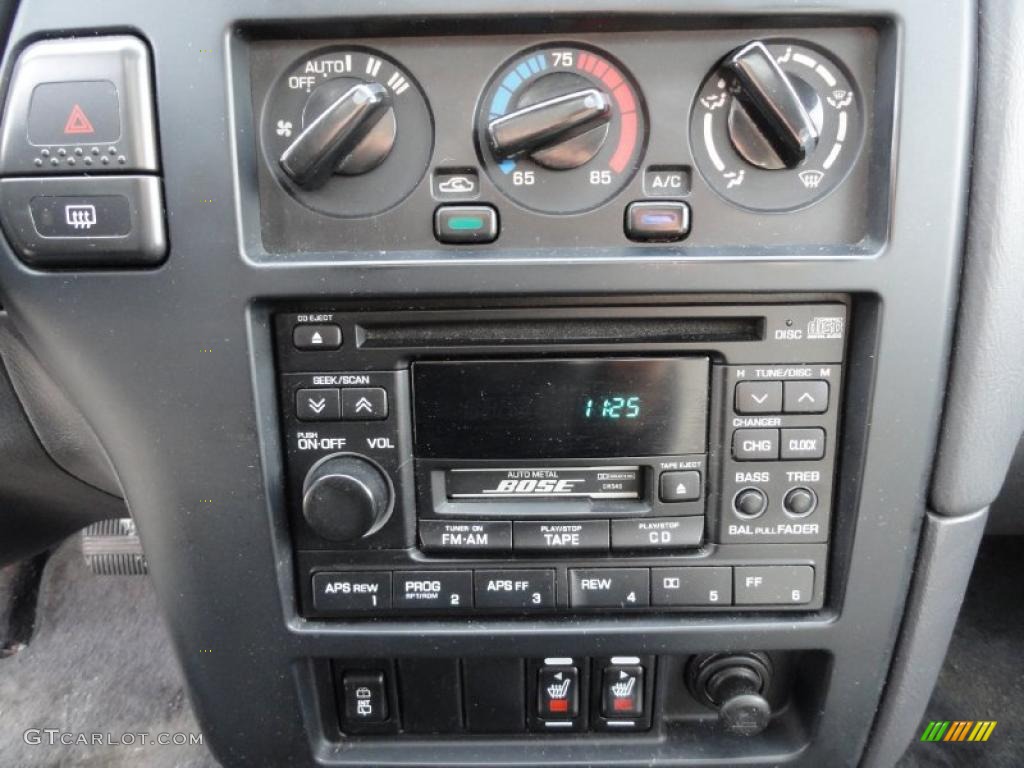 1998 Nissan Pathfinder XE 4x4 Controls Photos