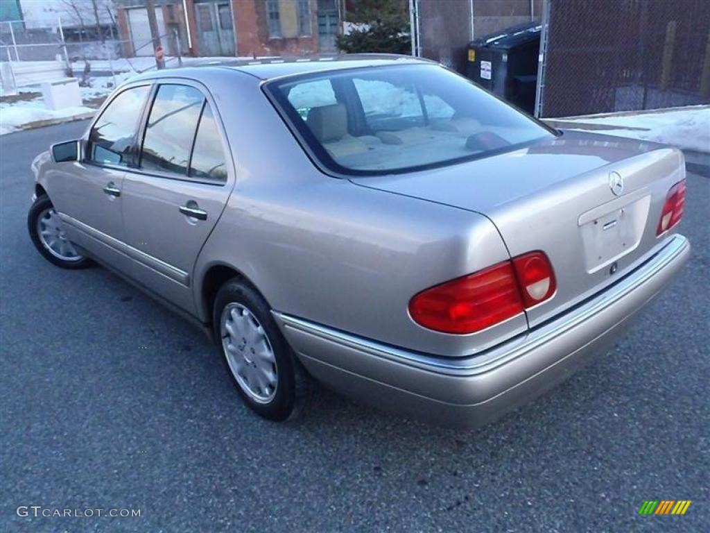 1997 E 320 Sedan - Smoke Silver Metallic / Parchment photo #4