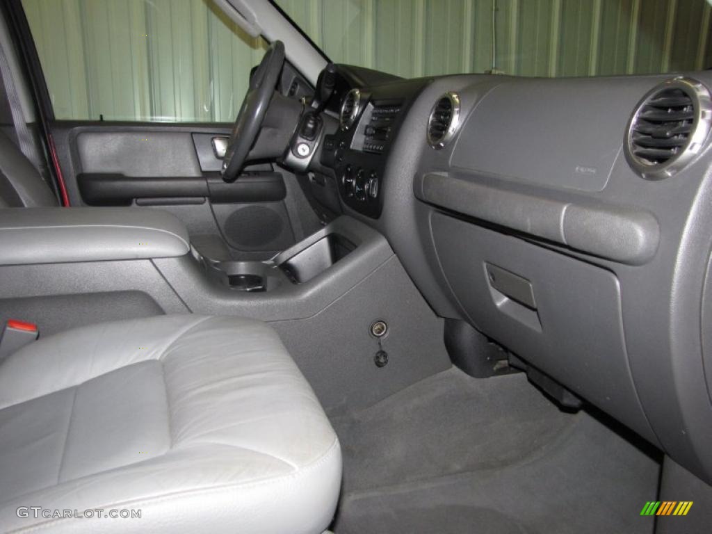 2003 Expedition XLT 4x4 - Laser Red Tinted Metallic / Flint Grey photo #9