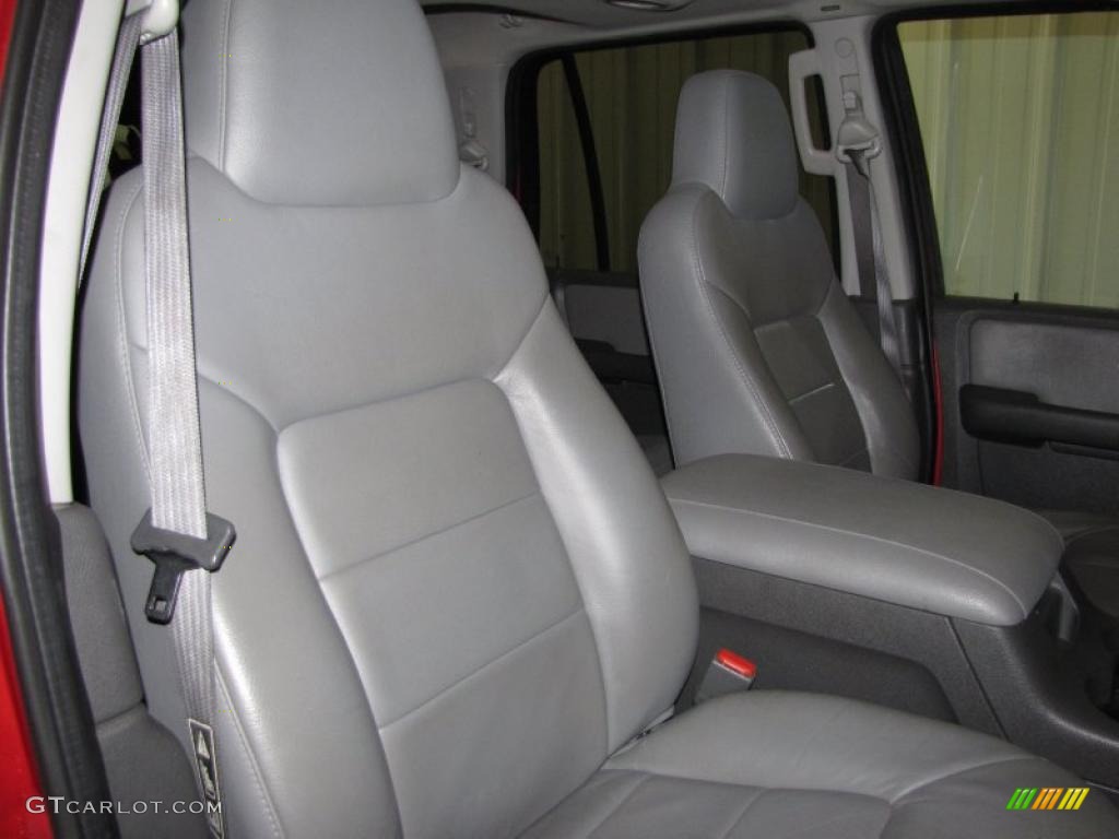 2003 Expedition XLT 4x4 - Laser Red Tinted Metallic / Flint Grey photo #10