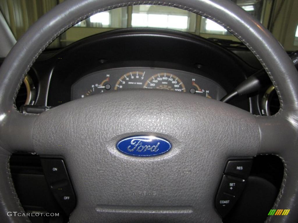 2003 Expedition XLT 4x4 - Laser Red Tinted Metallic / Flint Grey photo #16