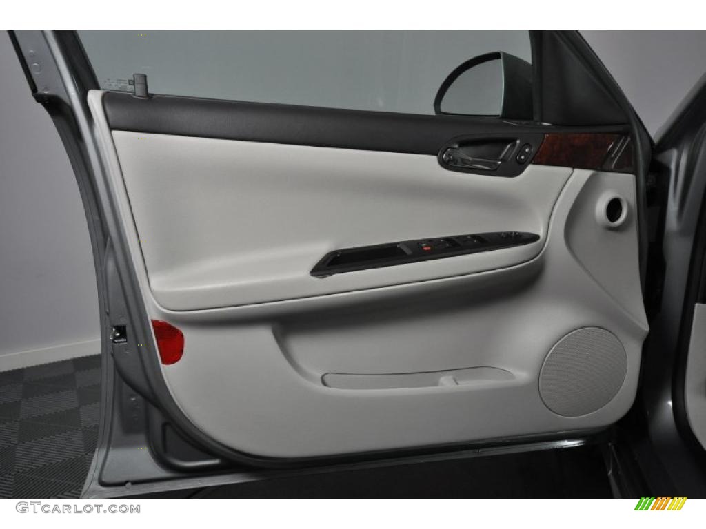 2009 Chevrolet Impala LS Gray Door Panel Photo #43673396