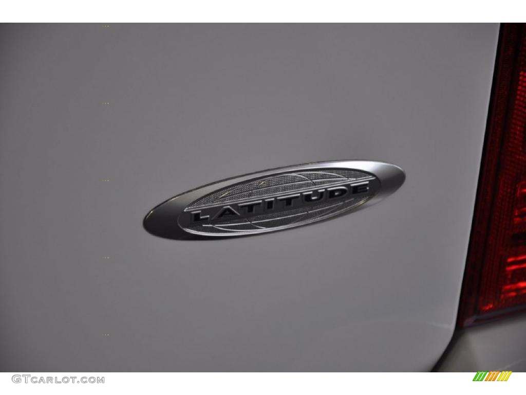 2011 Patriot Latitude X - Bright White / Dark Slate Gray photo #18