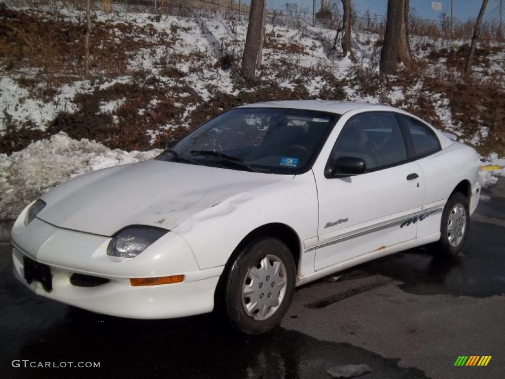 1999 Sunfire SE Coupe - Arctic White / Graphite photo #1
