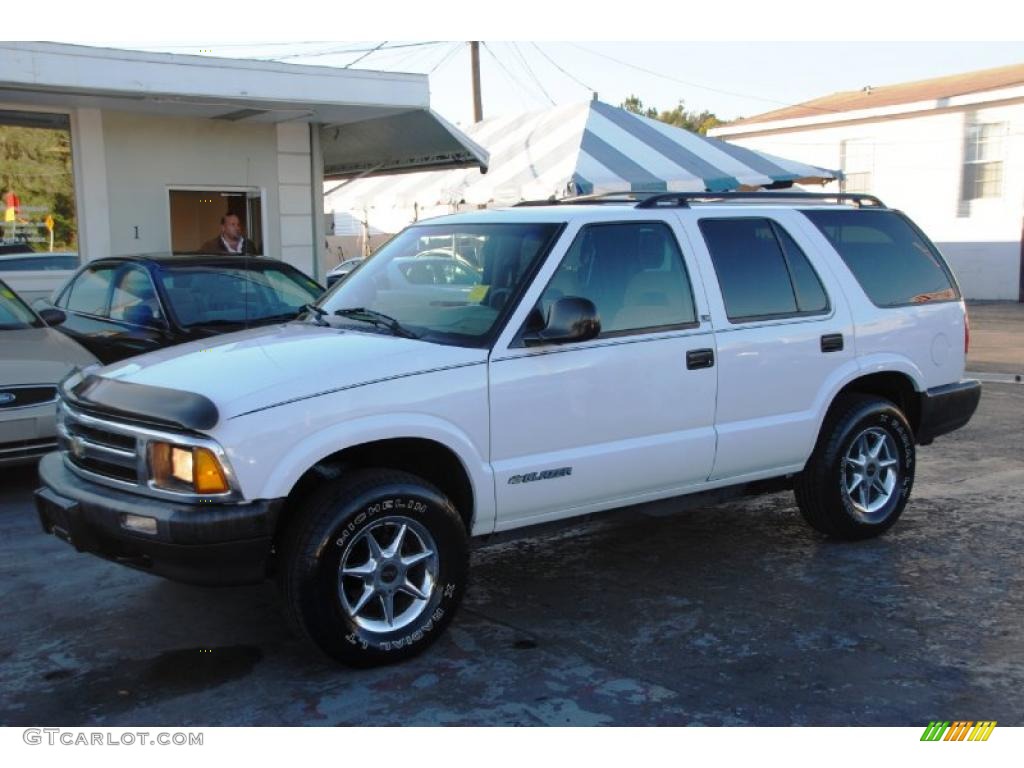 1995 Blazer 4x4 - White / Brown photo #2