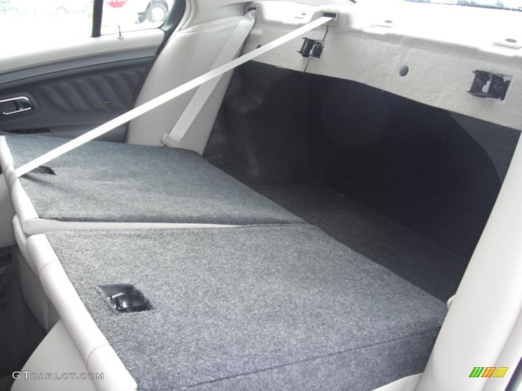 2011 Ford Taurus SEL Trunk Photo #43750168