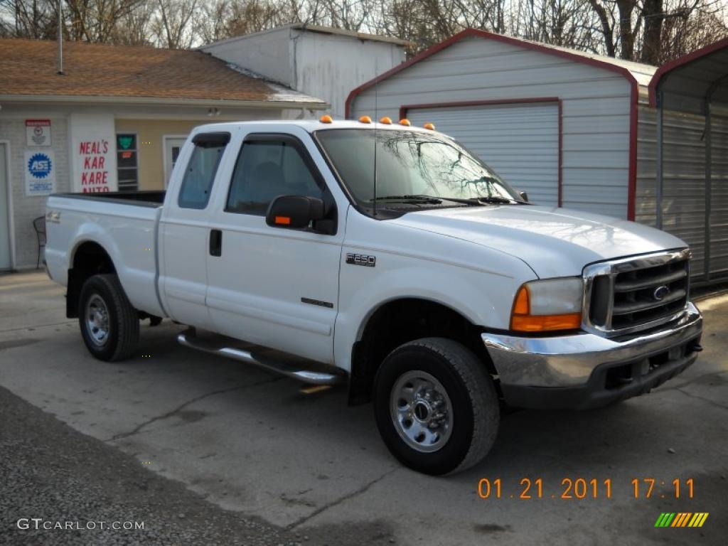 2001 F250 Super Duty XLT SuperCab 4x4 - Oxford White / Medium Parchment photo #2