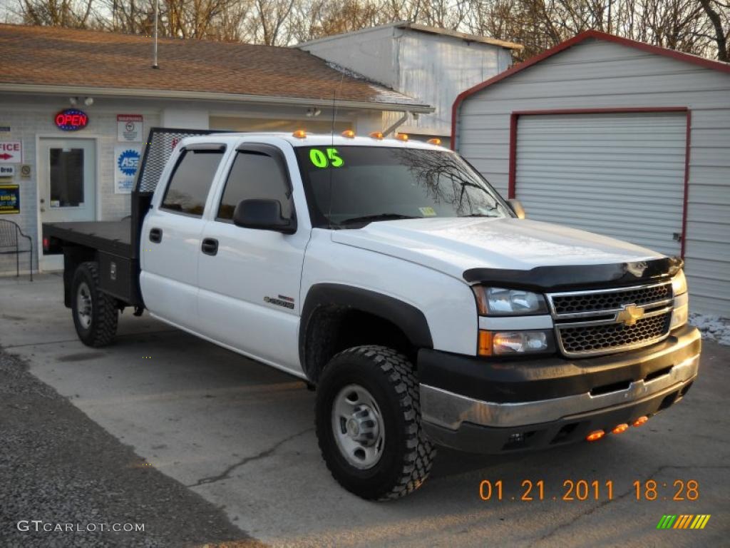 2005 Silverado 2500HD Crew Cab 4x4 - Summit White / Dark Charcoal photo #2