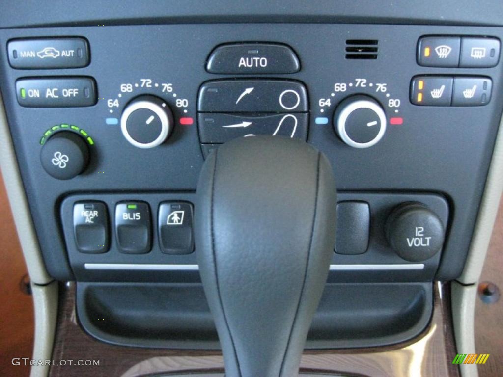 2011 Volvo XC90 3.2 AWD Controls Photo #43770704