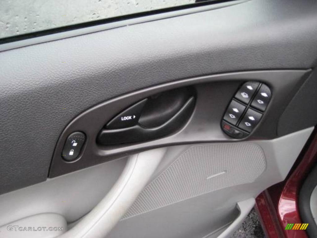 2007 Focus ZX4 SE Sedan - Dark Toreador Red Metallic / Charcoal/Light Flint photo #19