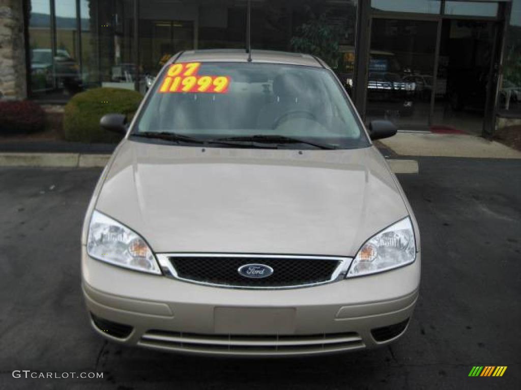 2007 Focus ZX4 SE Sedan - Pueblo Gold Metallic / Dark Pebble/Light Pebble photo #2