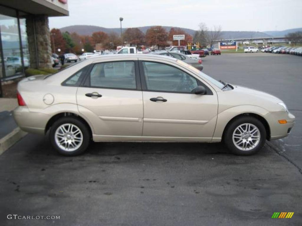 2007 Focus ZX4 SE Sedan - Pueblo Gold Metallic / Dark Pebble/Light Pebble photo #6
