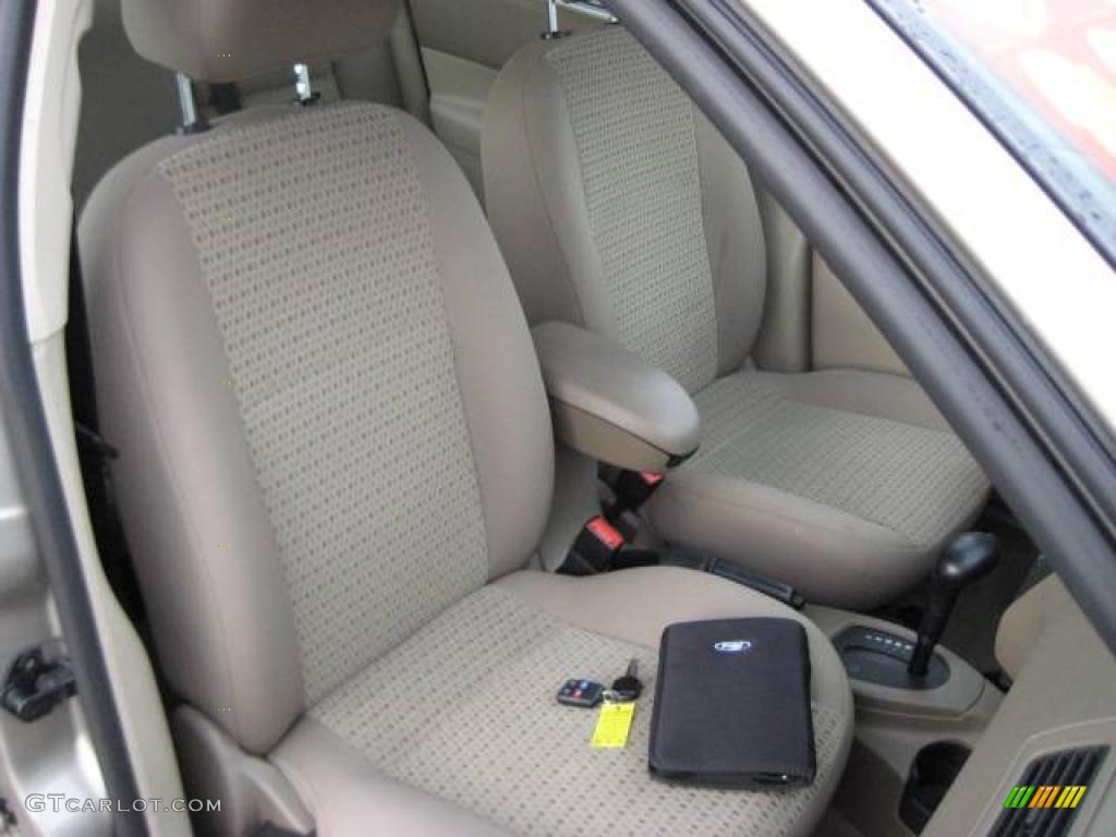 2007 Focus ZX4 SE Sedan - Pueblo Gold Metallic / Dark Pebble/Light Pebble photo #7