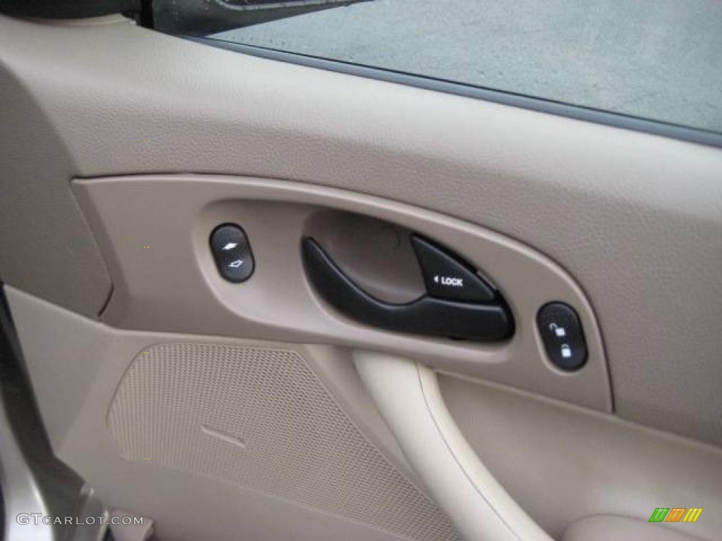 2007 Focus ZX4 SE Sedan - Pueblo Gold Metallic / Dark Pebble/Light Pebble photo #10