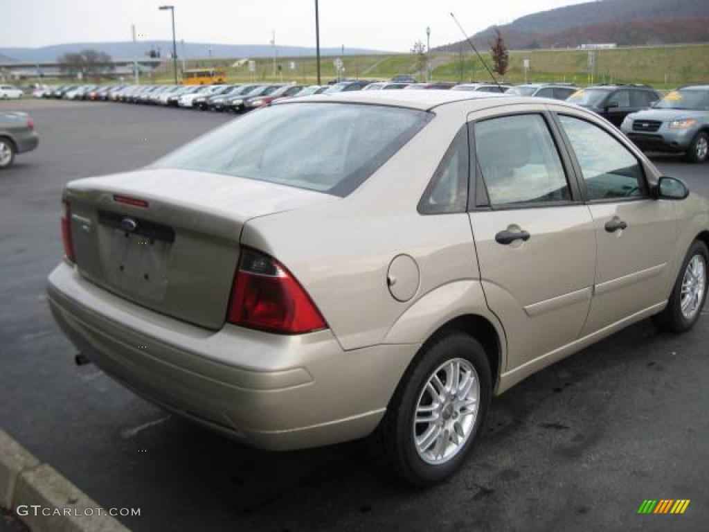 2007 Focus ZX4 SE Sedan - Pueblo Gold Metallic / Dark Pebble/Light Pebble photo #14
