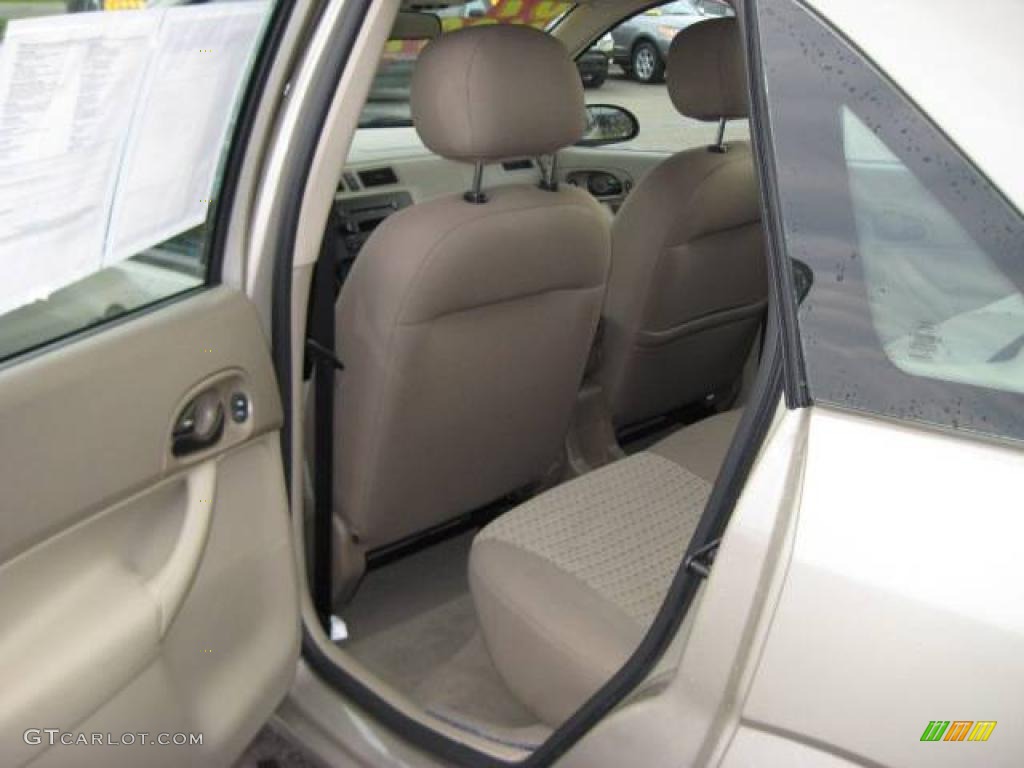 2007 Focus ZX4 SE Sedan - Pueblo Gold Metallic / Dark Pebble/Light Pebble photo #20