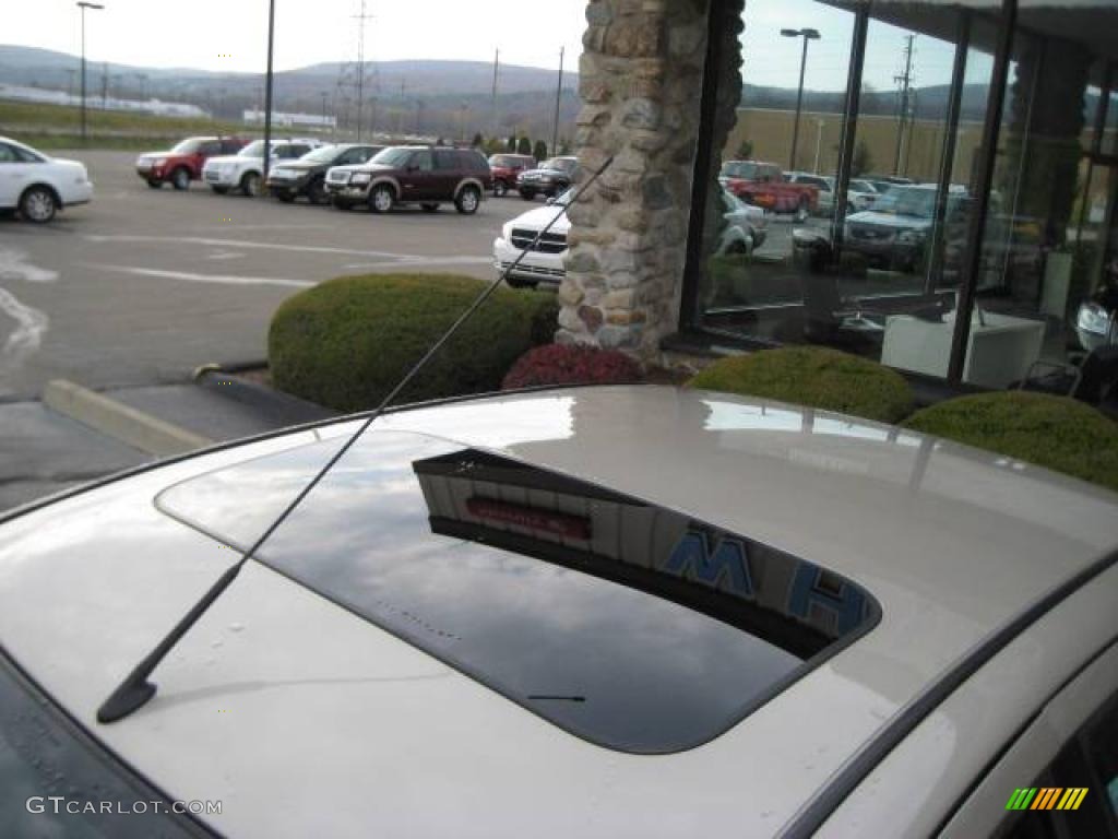 2007 Focus ZX4 SE Sedan - Pueblo Gold Metallic / Dark Pebble/Light Pebble photo #34