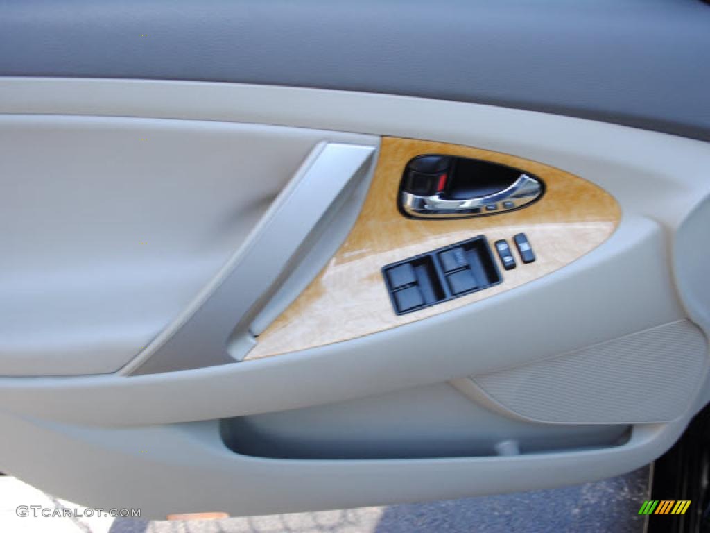 2007 Camry XLE V6 - Black / Bisque photo #17