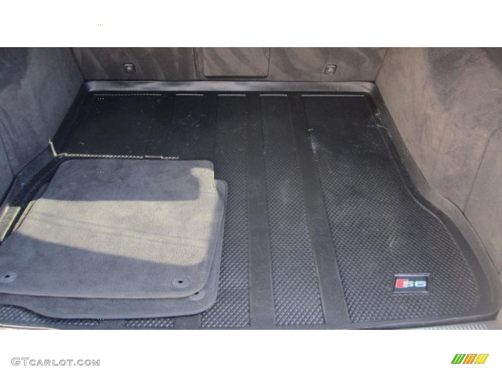 2002 Audi S6 4.2 quattro Avant Trunk Photo #43778820