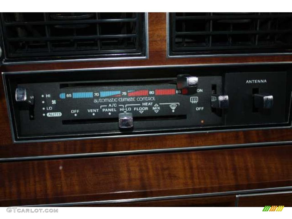 1989 Lincoln Town Car Standard Town Car Model Controls Photo #43785054