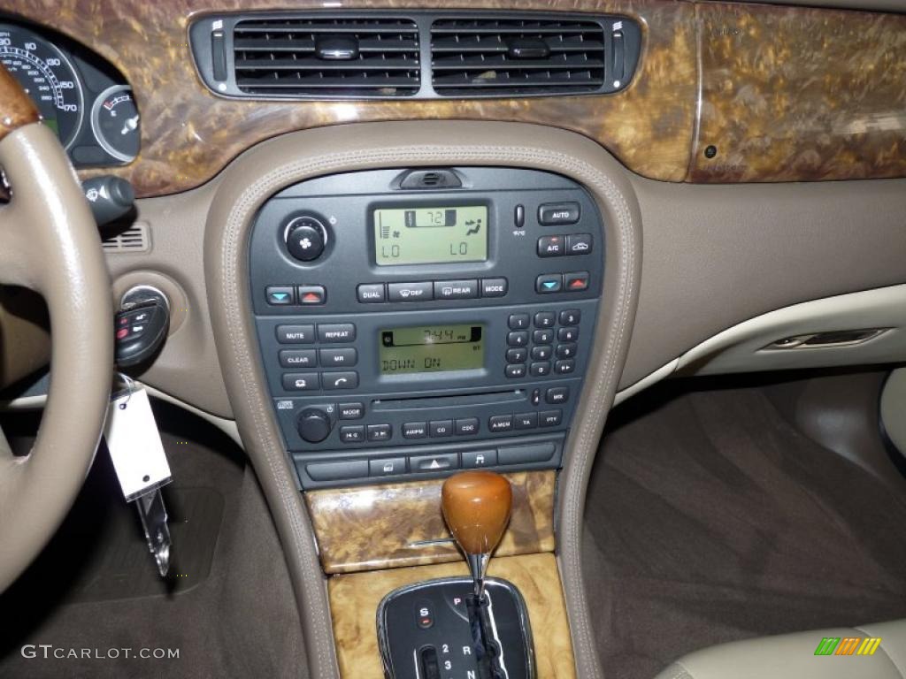 2006 Jaguar S-Type 4.2 Controls Photo #43788642