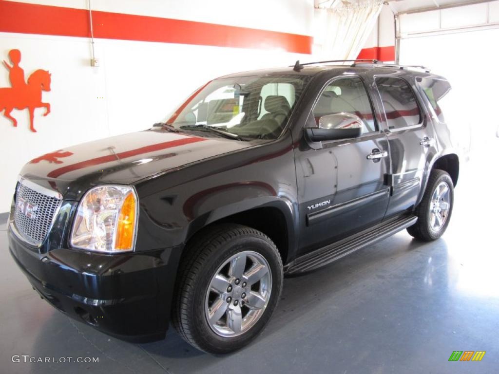 Carbon Black Metallic GMC Yukon