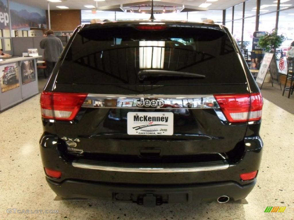2011 Grand Cherokee Overland 4x4 - Brilliant Black Crystal Pearl / New Saddle/Black photo #3