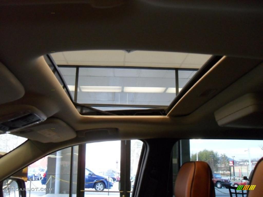 2011 Grand Cherokee Overland 4x4 - Brilliant Black Crystal Pearl / New Saddle/Black photo #9