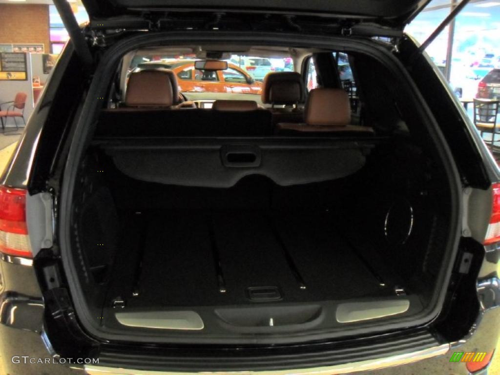 2011 Grand Cherokee Overland 4x4 - Brilliant Black Crystal Pearl / New Saddle/Black photo #20