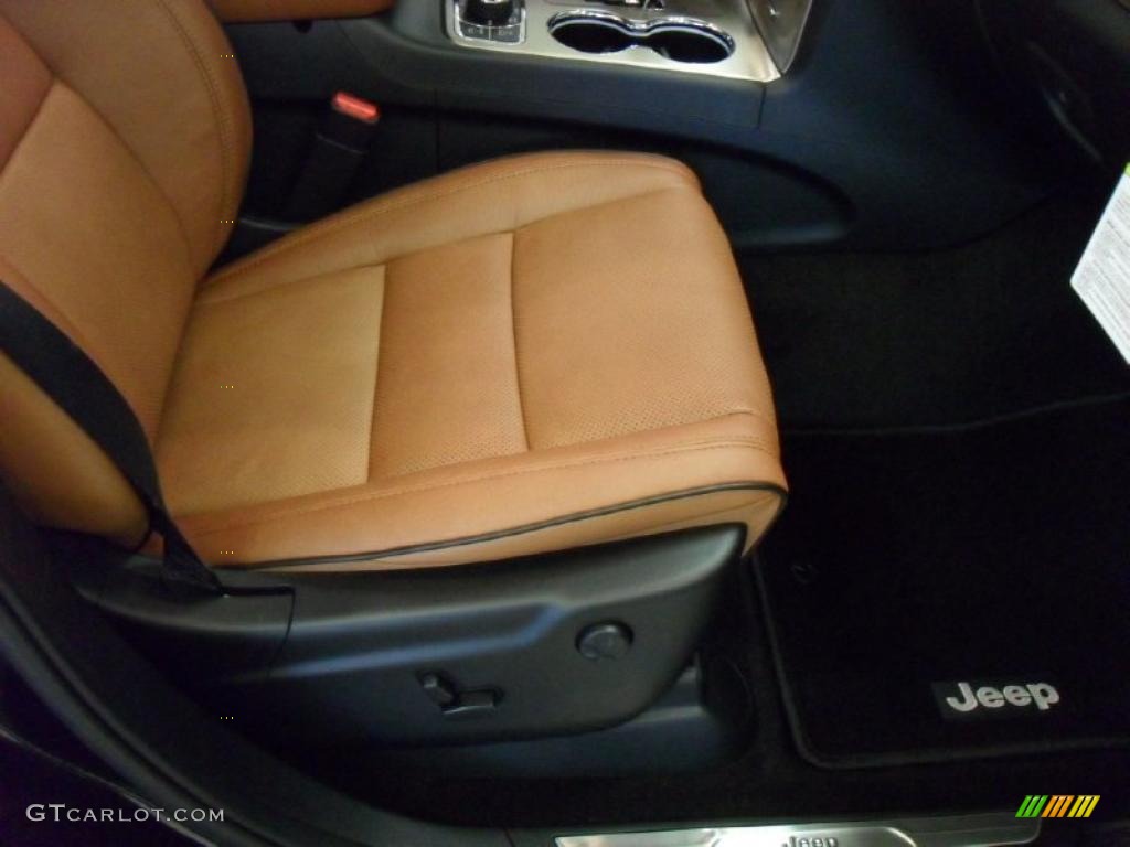 2011 Grand Cherokee Overland 4x4 - Brilliant Black Crystal Pearl / New Saddle/Black photo #23