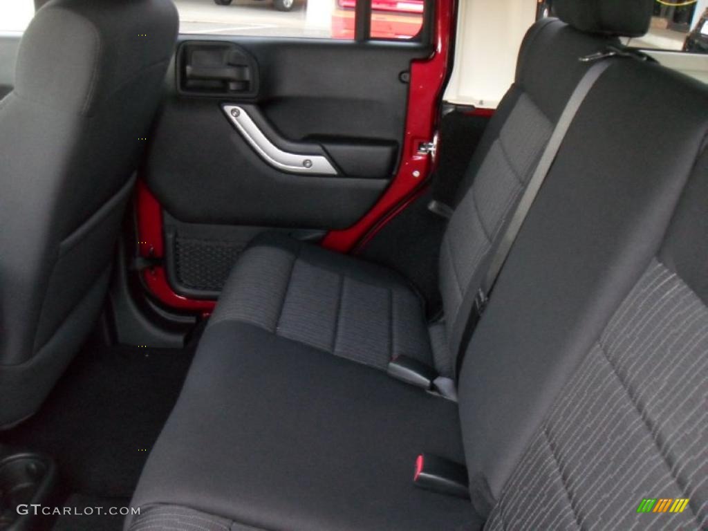 2011 Wrangler Unlimited Sahara 4x4 - Deep Cherry Red / Black photo #16