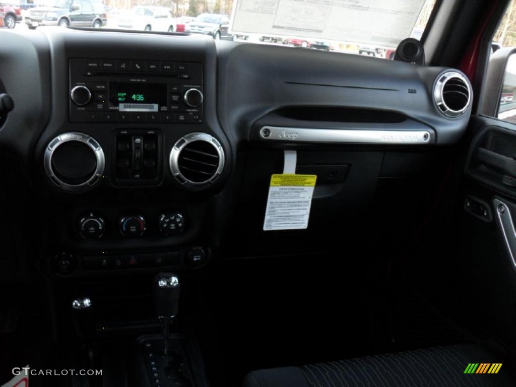 2011 Wrangler Unlimited Sahara 4x4 - Deep Cherry Red / Black photo #18