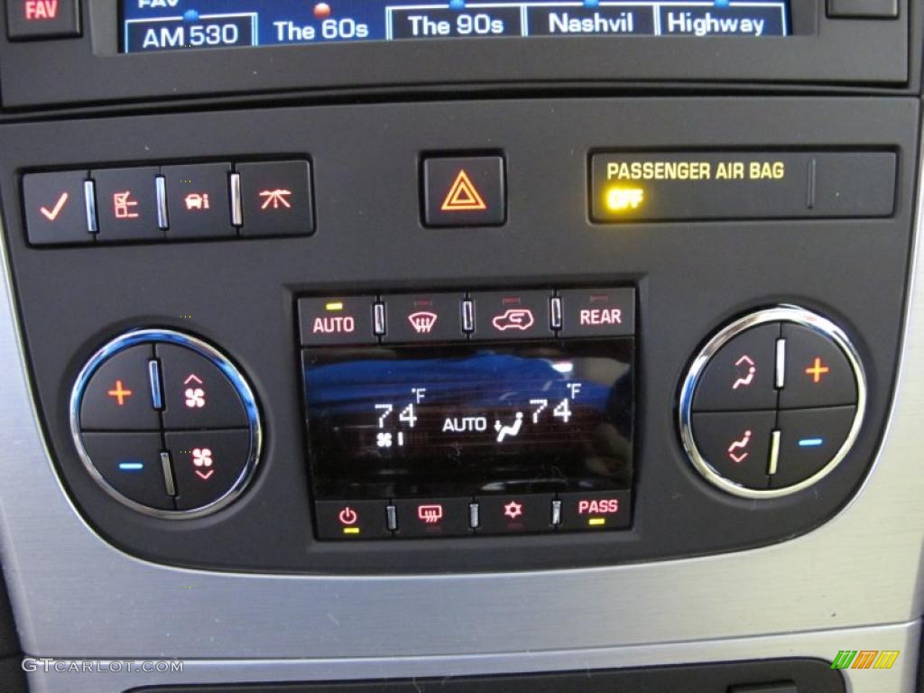 2011 GMC Acadia SLT AWD Controls Photo #43796309