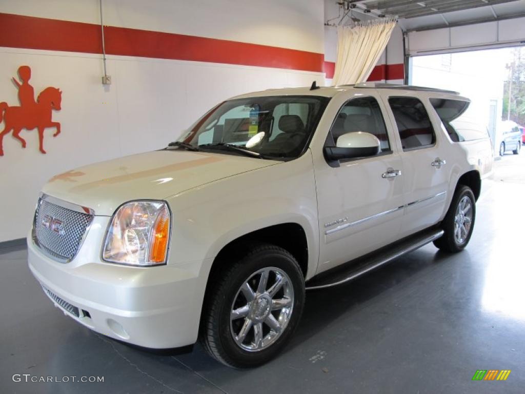 White Diamond Tintcoat GMC Yukon