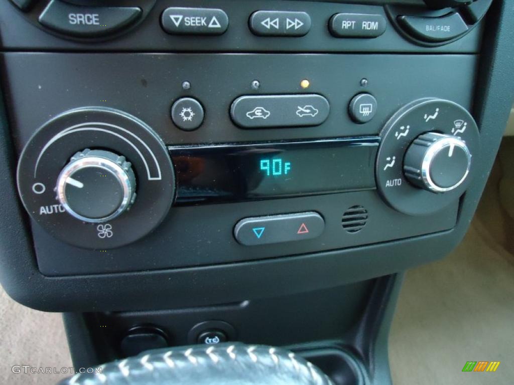 2006 Chevrolet Malibu LTZ Sedan Controls Photo #43816903