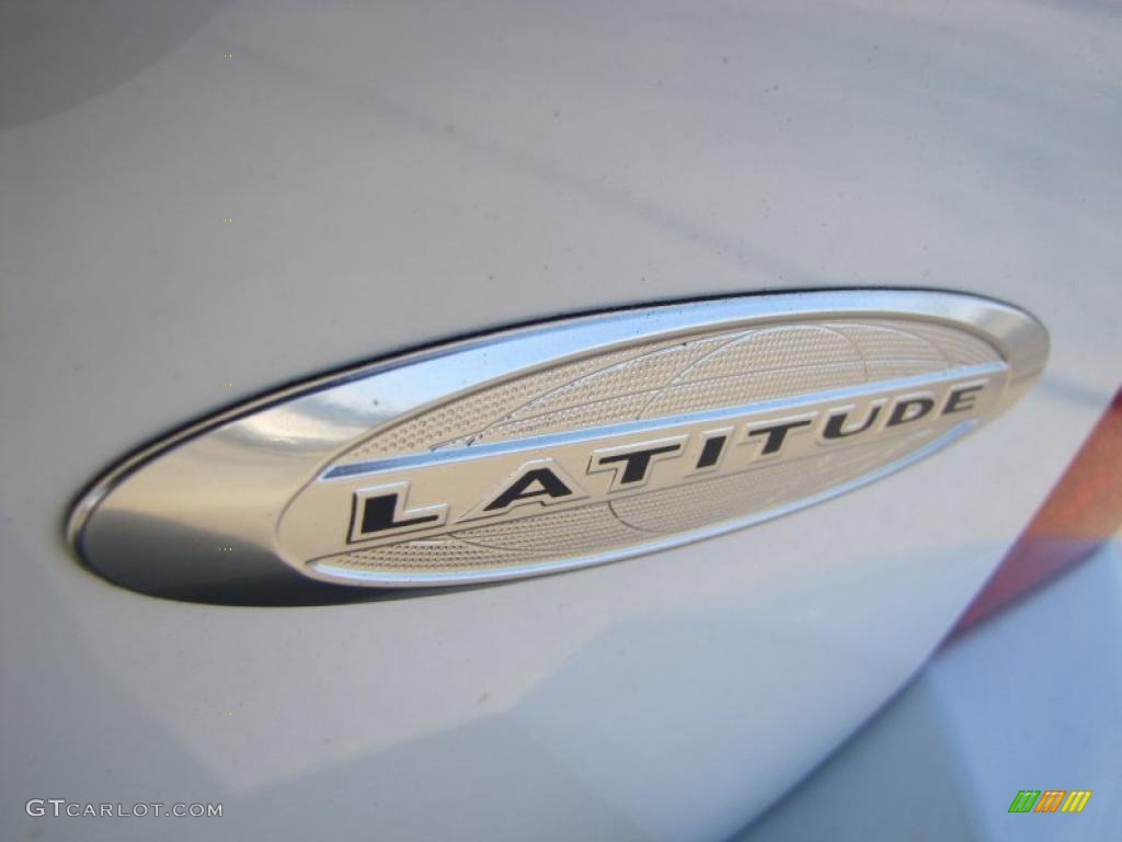 2011 Patriot Latitude - Bright White / Dark Slate Gray photo #9