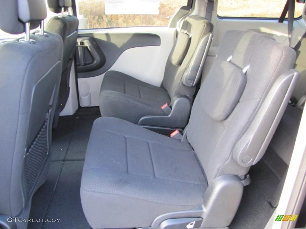 2011 Grand Caravan Mainstreet - Blackberry Pearl / Black/Light Graystone photo #7