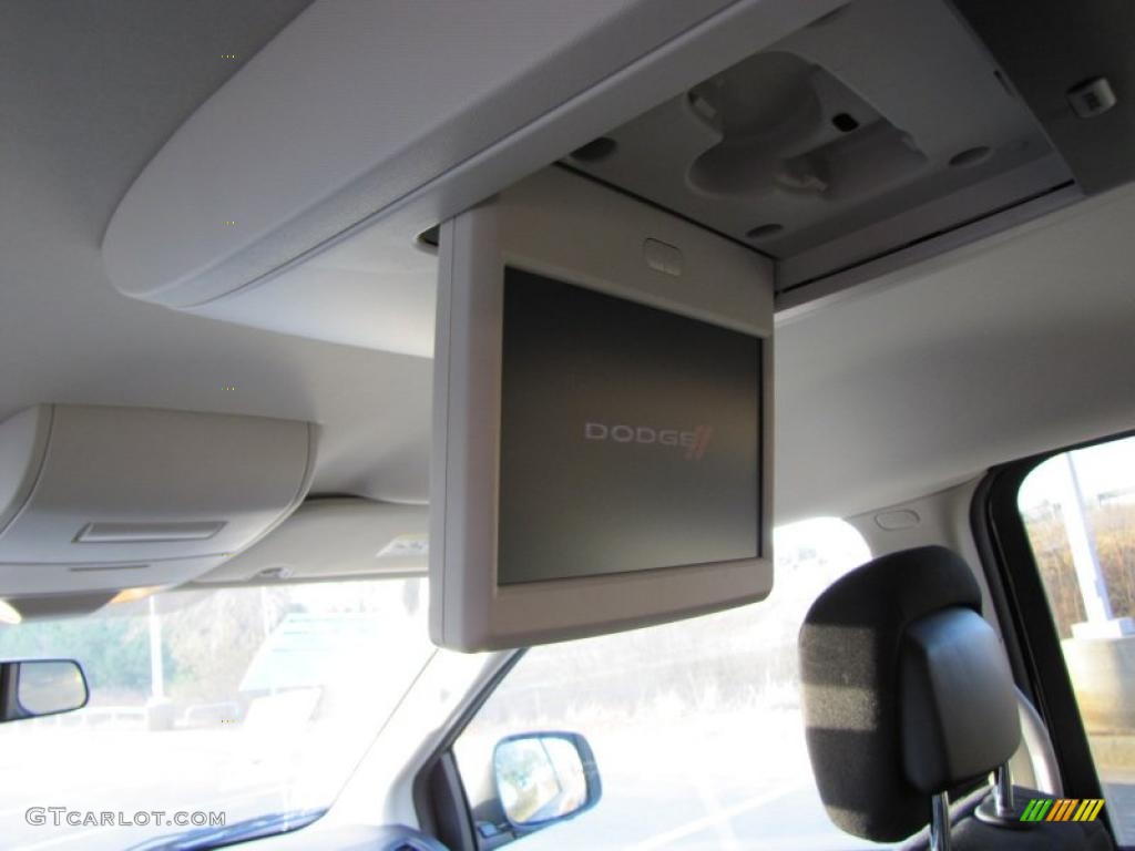 2011 Grand Caravan Mainstreet - Blackberry Pearl / Black/Light Graystone photo #8