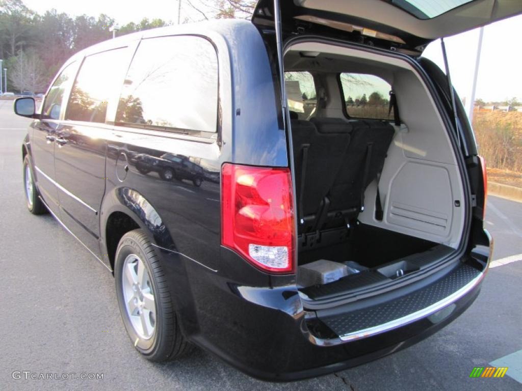 2011 Grand Caravan Mainstreet - Blackberry Pearl / Black/Light Graystone photo #9