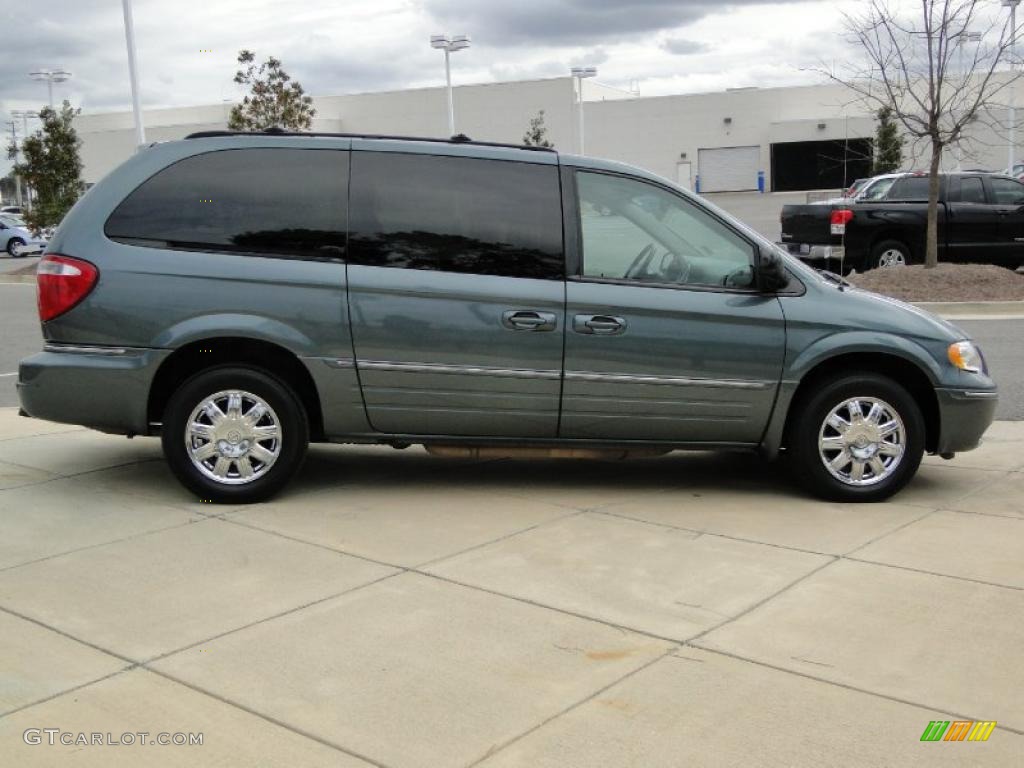 Magnesium Pearl 2007 Chrysler Town & Country Limited Exterior Photo #43824277